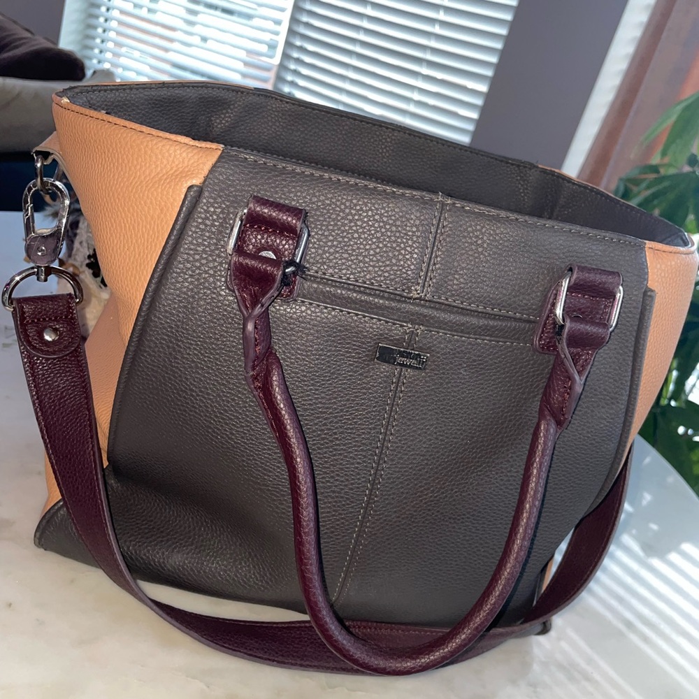 Large Two Tone Leather Tote back with straps. Brand New Beige Tan/ Brown